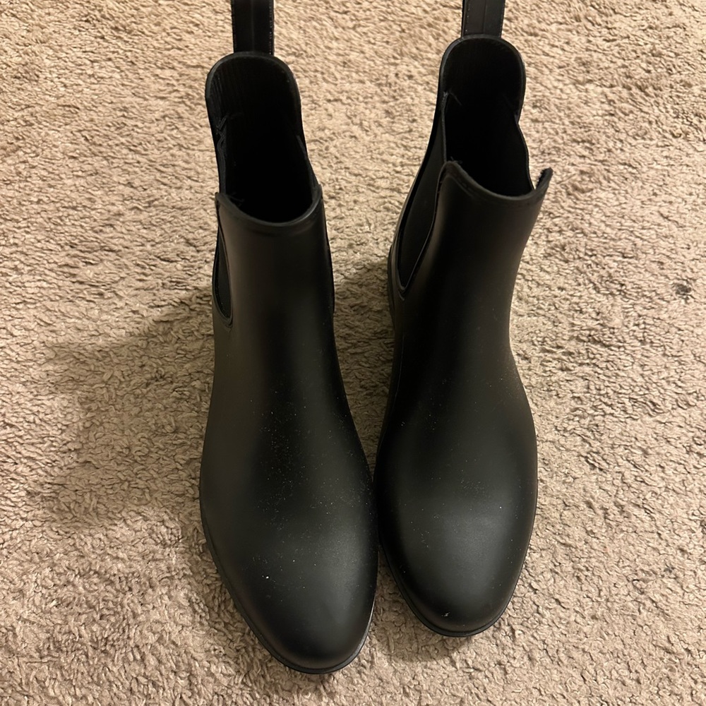 A new Day black rain boots